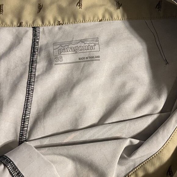 Patagonia Mens 36 Board Shorts Blue Black Tropical Print Polyester Swimwear - Picture 4 of 7